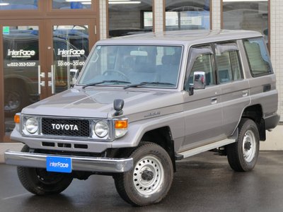 TOYOTA LAND CRUISER 70 - 4