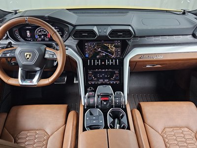 LAMBORGHINI URUS - 4