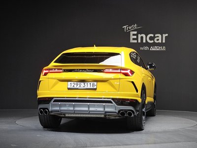 LAMBORGHINI URUS - 3