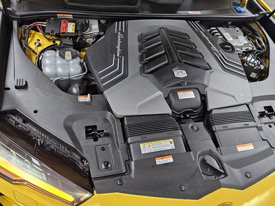 LAMBORGHINI URUS - 7