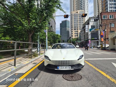 FERRARI ROMA - 2