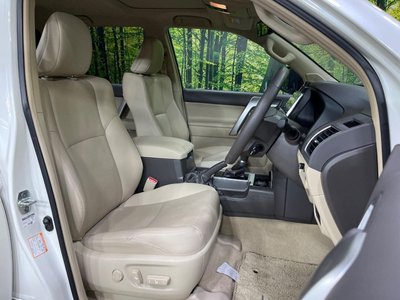 TOYOTA LAND CRUISER PRADO - 8