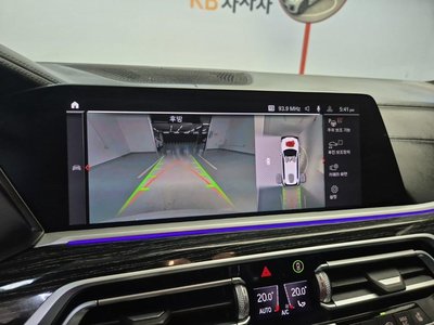 2021 BMW X7 thumbnail 15