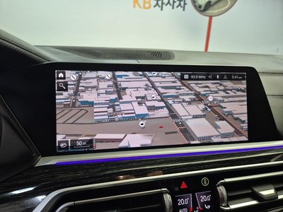 2021 BMW X7 thumbnail 14
