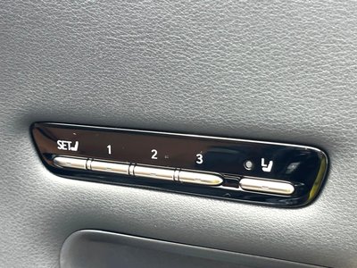صورة 10 لـ 2021 Lexus LS