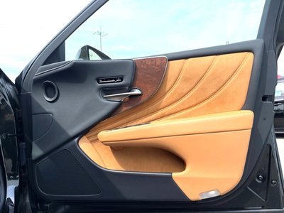 صورة مصغرة 42 لـ 2021 Lexus LS