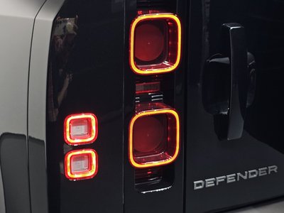 LAND ROVER DEFENDER - 10