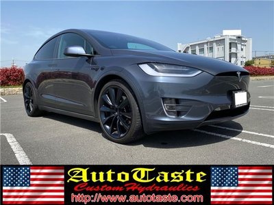 TESLA MODEL X - 8