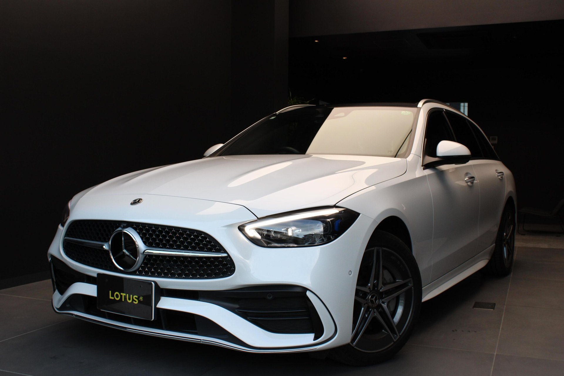 MERCEDES-BENZ C-CLASS WAGON - View 1