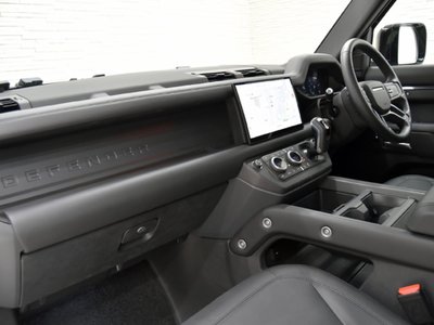 LAND ROVER DEFENDER - 10