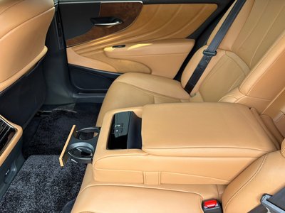 2021 Lexus LS — миниатюра 19