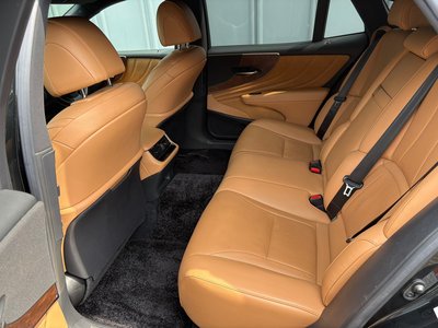 2021 Lexus LS — миниатюра 18