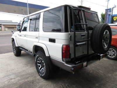صورة مصغرة 30 لـ 2014 Toyota LAND CRUISER 70