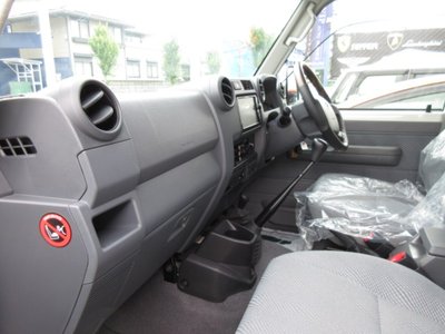 صورة مصغرة 27 لـ 2014 Toyota LAND CRUISER 70
