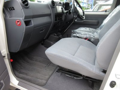 صورة مصغرة 25 لـ 2014 Toyota LAND CRUISER 70