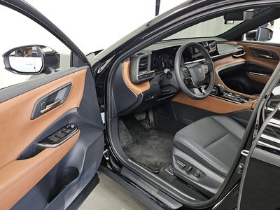 TOYOTA CROWN CROSSOVER - 10