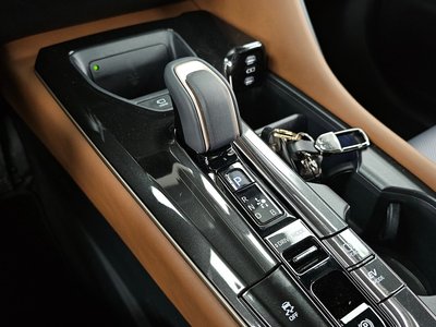 TOYOTA CROWN CROSSOVER - 9