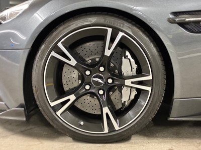 ASTON MARTIN VANQUISH - 10