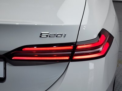 2025 BMW 5 SERIES 照片 10