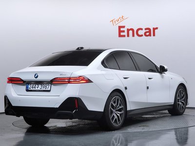 2025 BMW 5 SERIES 照片 4
