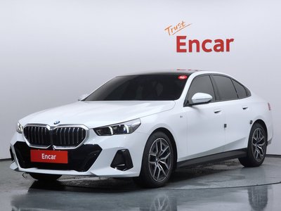 2025 BMW 5 SERIES 照片 1