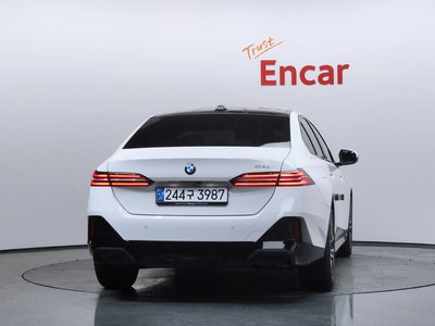 2025 BMW 5 SERIES 照片 3