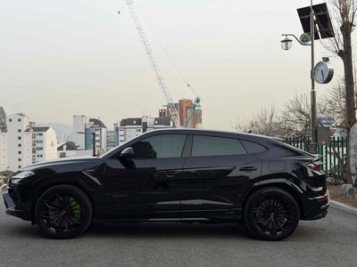 LAMBORGHINI URUS - 2