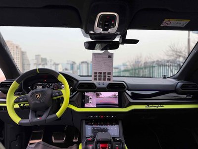 LAMBORGHINI URUS - 5