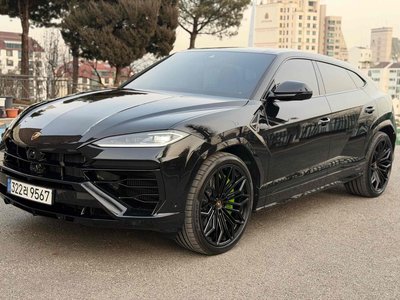 LAMBORGHINI URUS - 4