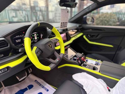 LAMBORGHINI URUS - 8