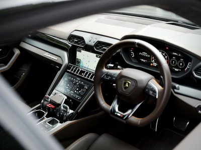 LAMBORGHINI URUS - 2
