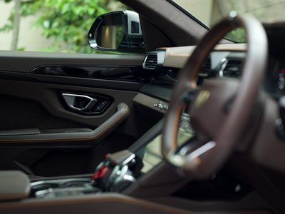LAMBORGHINI URUS - 7