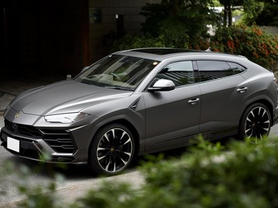 LAMBORGHINI URUS - 5