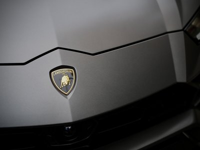 LAMBORGHINI URUS - 4