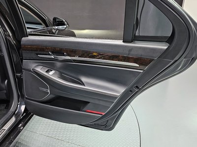 2019 Genesis G90 thumbnail 15