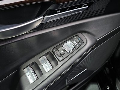 2019 Genesis G90 thumbnail 27