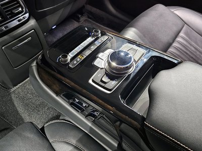 2019 Genesis G90 thumbnail 22