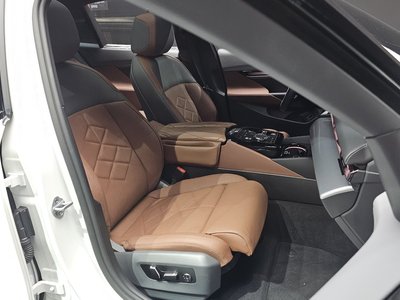 2025 BMW 5 SERIES — миниатюра 12