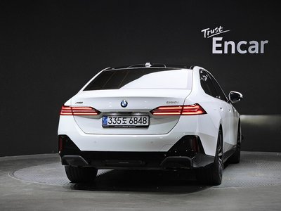 صورة 4 لـ 2025 BMW 5 SERIES