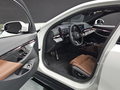 صورة 10 لـ 2025 BMW 5 SERIES