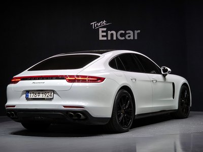 PORSCHE PANAMERA - 4