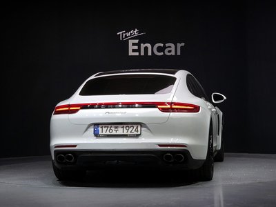 PORSCHE PANAMERA - 3