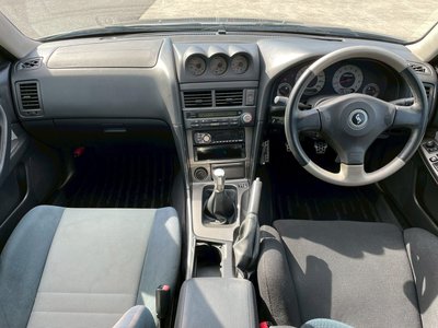 2001 Nissan SKYLINE 照片 2