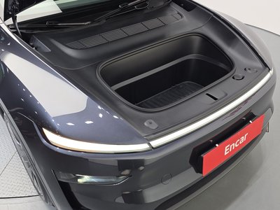 TESLA MODEL Y - 7