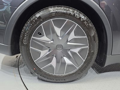 TESLA MODEL Y - 8
