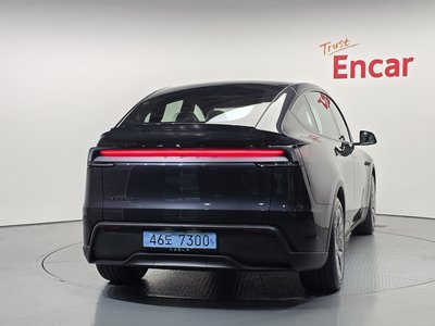 TESLA MODEL Y - 4