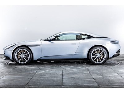 ASTON MARTIN DB11 - 5