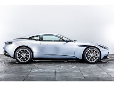 ASTON MARTIN DB11 - 8