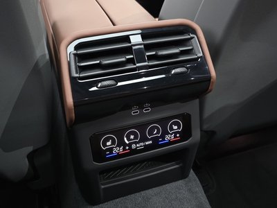 2025 BMW 5 SERIES — миниатюра 31