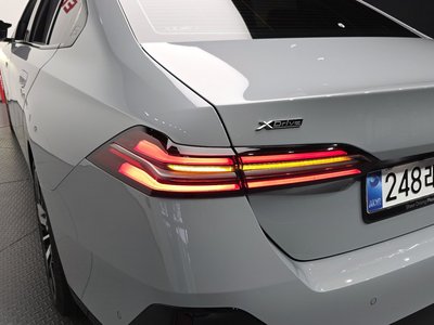 2025 BMW 5 SERIES photo 10